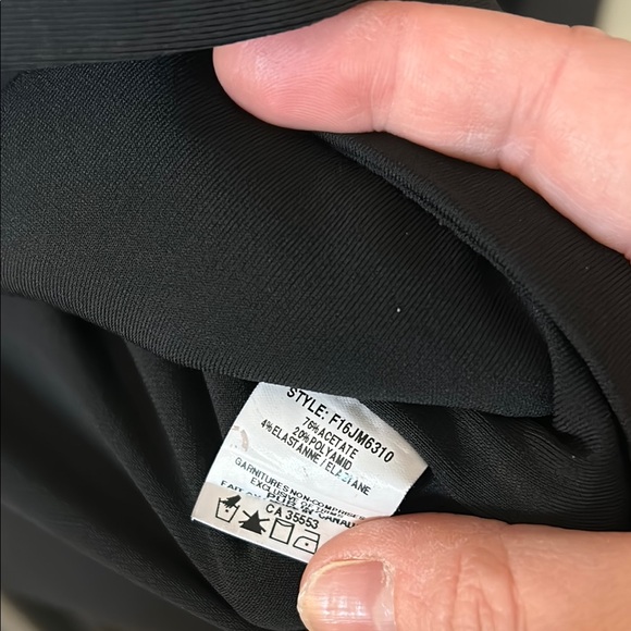 Black Blazer with Notched Lapels and Tailored Fit - Picture 4 of 4